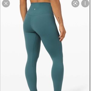 Lululemon aligns (4)